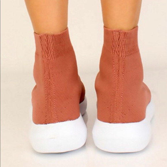 PULL ON SHOES - Picture 2 of 4